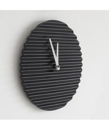 Horloge design Wave, noir chez Cornerstreet bien 