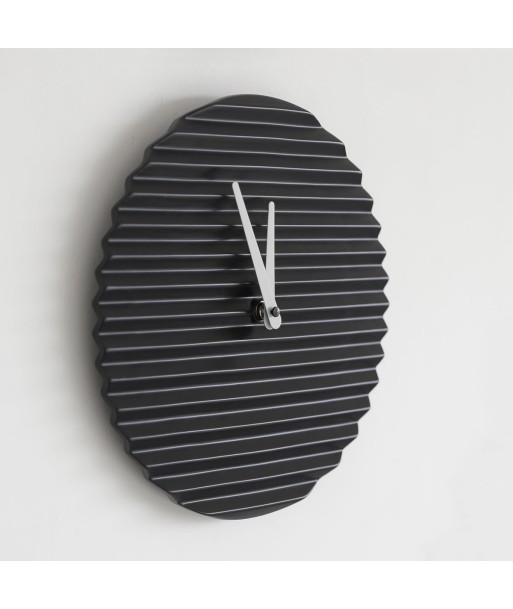 Horloge design Wave, noir chez Cornerstreet bien 