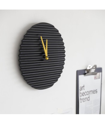 Horloge design Wave, noir chez Cornerstreet bien 