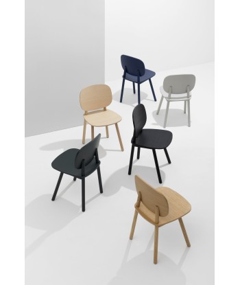 Lot de 4 chaises design Cruso en bois massif Venez découvrir notre 